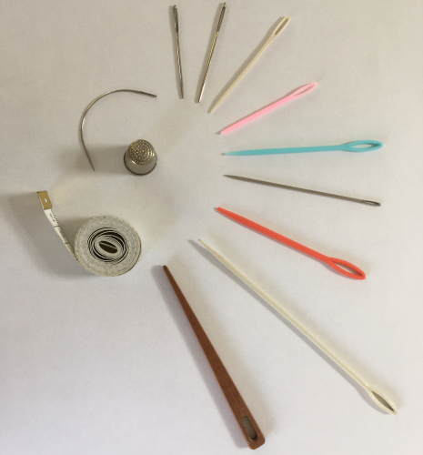 various needles suitable for tapestry weaving